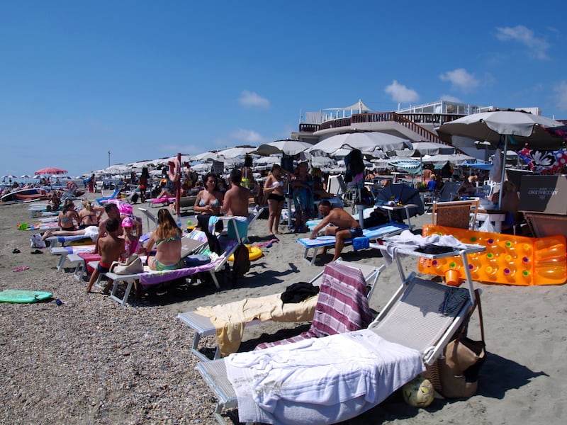 La “parabola” di Ferragosto. Da festa religiosa a caciara laica