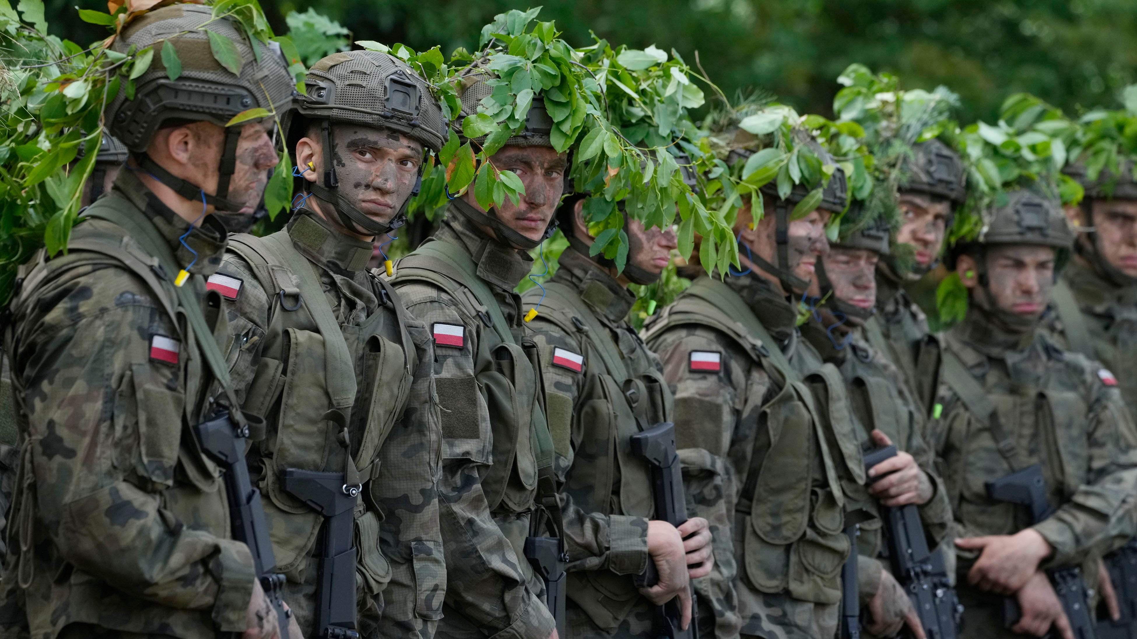 La Polonia muove le truppe: 40 mila uomini al confine con la Bielorussia. Crescono i timori per le manovre russe Zapad | Diretta