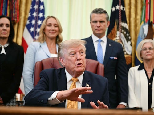 Iran, Trump insiste: “Ultima chance per Teheran di firmare un buon accordo”. Ma Teheran smentisce