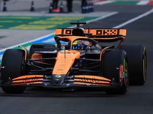 F1, in Ungheria doppietta McLaren con polemica: vince Piastri, contatto Verstappen