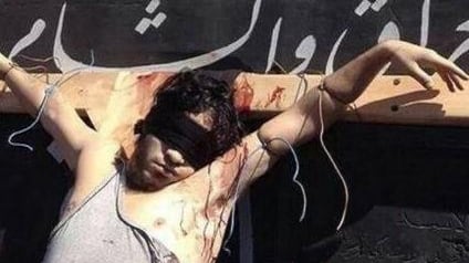 Dopo le foto dei cristiani crocifissi in Siria il Papa risvegli le coscienze d'Occidente