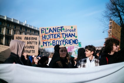 Ambientalisti di Fridays for Future attraversano Milano in corteo 1