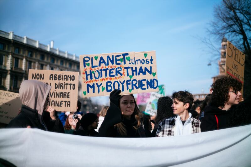 Ambientalisti di Fridays for Future attraversano Milano in corteo 1