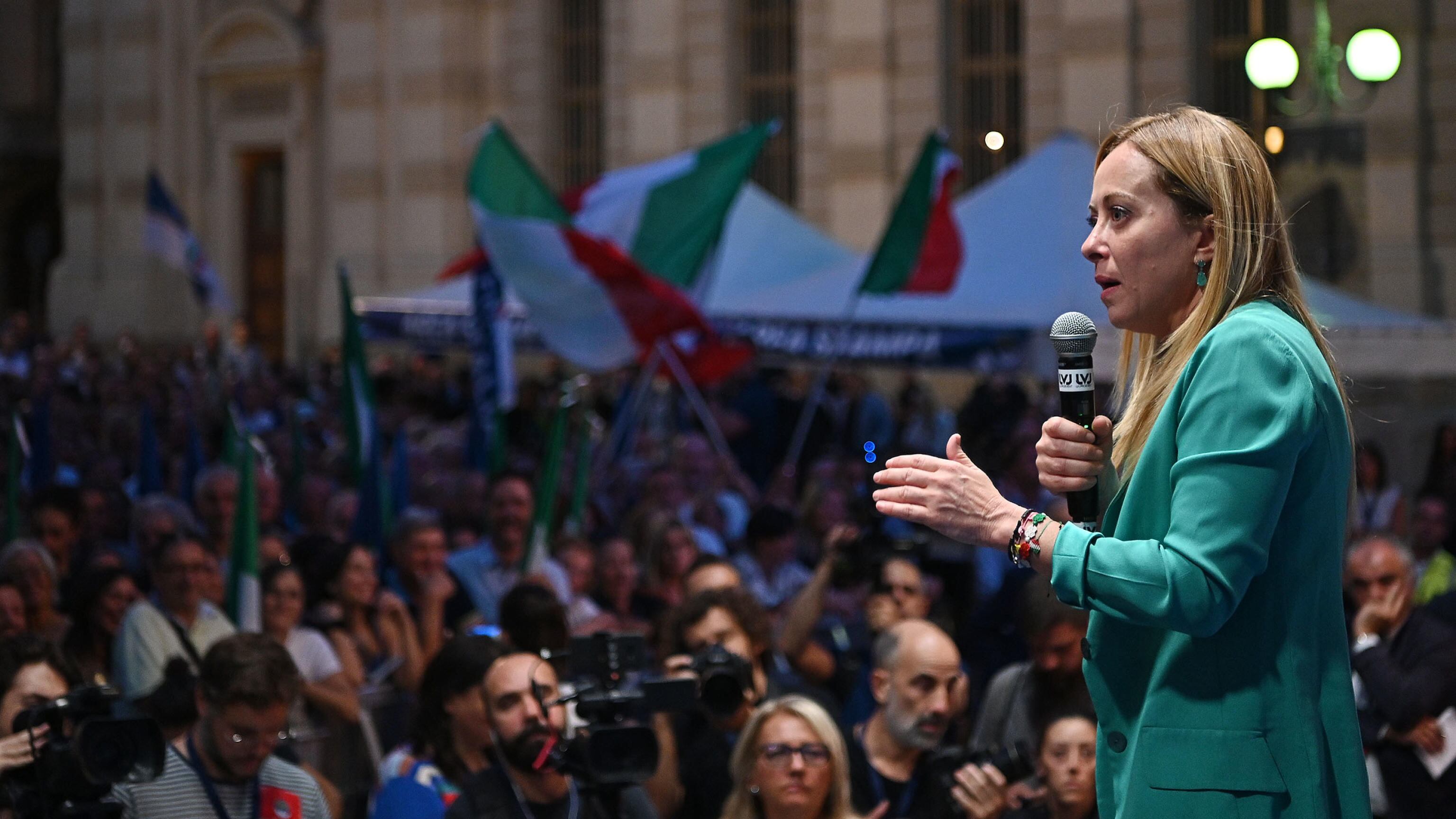 Meloni: "Considero tutti i regimi un male, senza le esitazioni della sinistra"