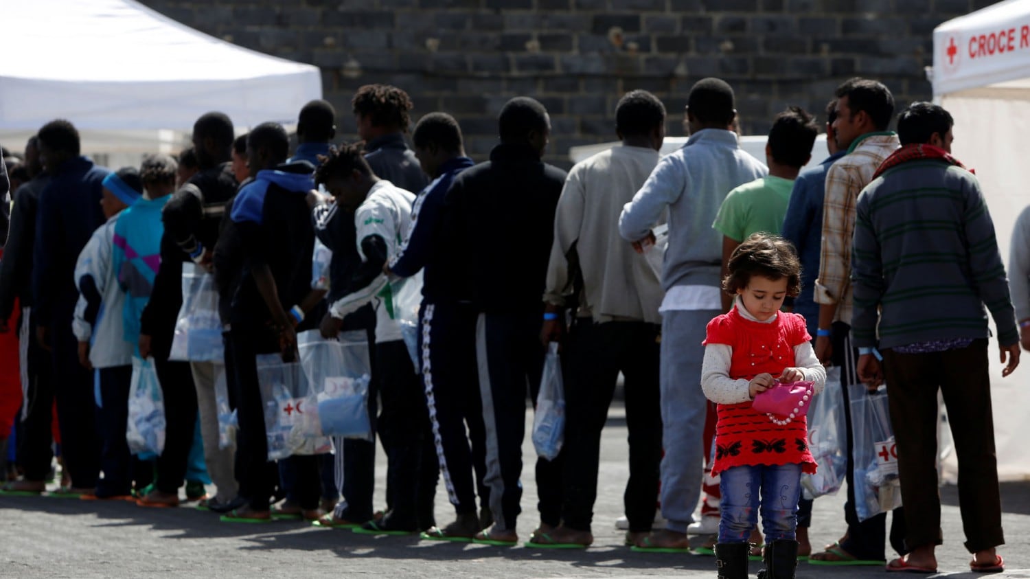Come cambia la legge per diventare italiani: ok ai figli degli stranieri regolari nati qui