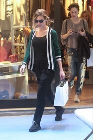 Ilary Blasi, shopping a Milano con l'amica Morena 3
