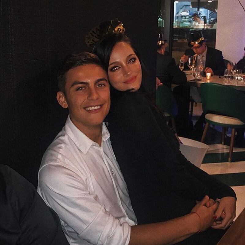 Oriana Sabatini in vacanza con Dybala: gli scatti della bella cantante argentina 5