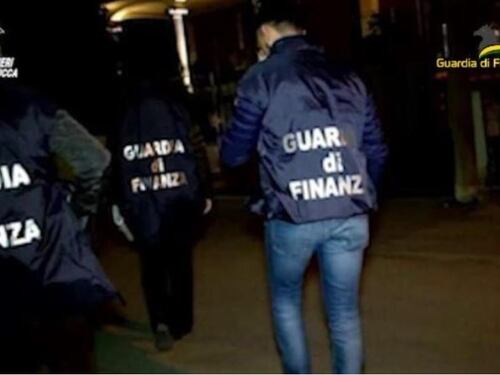 Di giorno pizzeria, di notte "raffineria della droga": il covo della banda