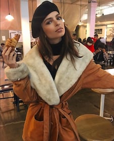 Emily Ratajkowski, nudo totale al mare 9