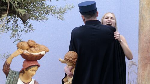 Vaticano, Femen ruba il Gesù del presepe 7