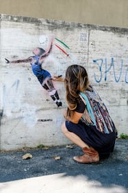 Vandalizzato il murale di Egonu a Roma: ignoti le cancellano la faccia e la dipingono di rosa 3