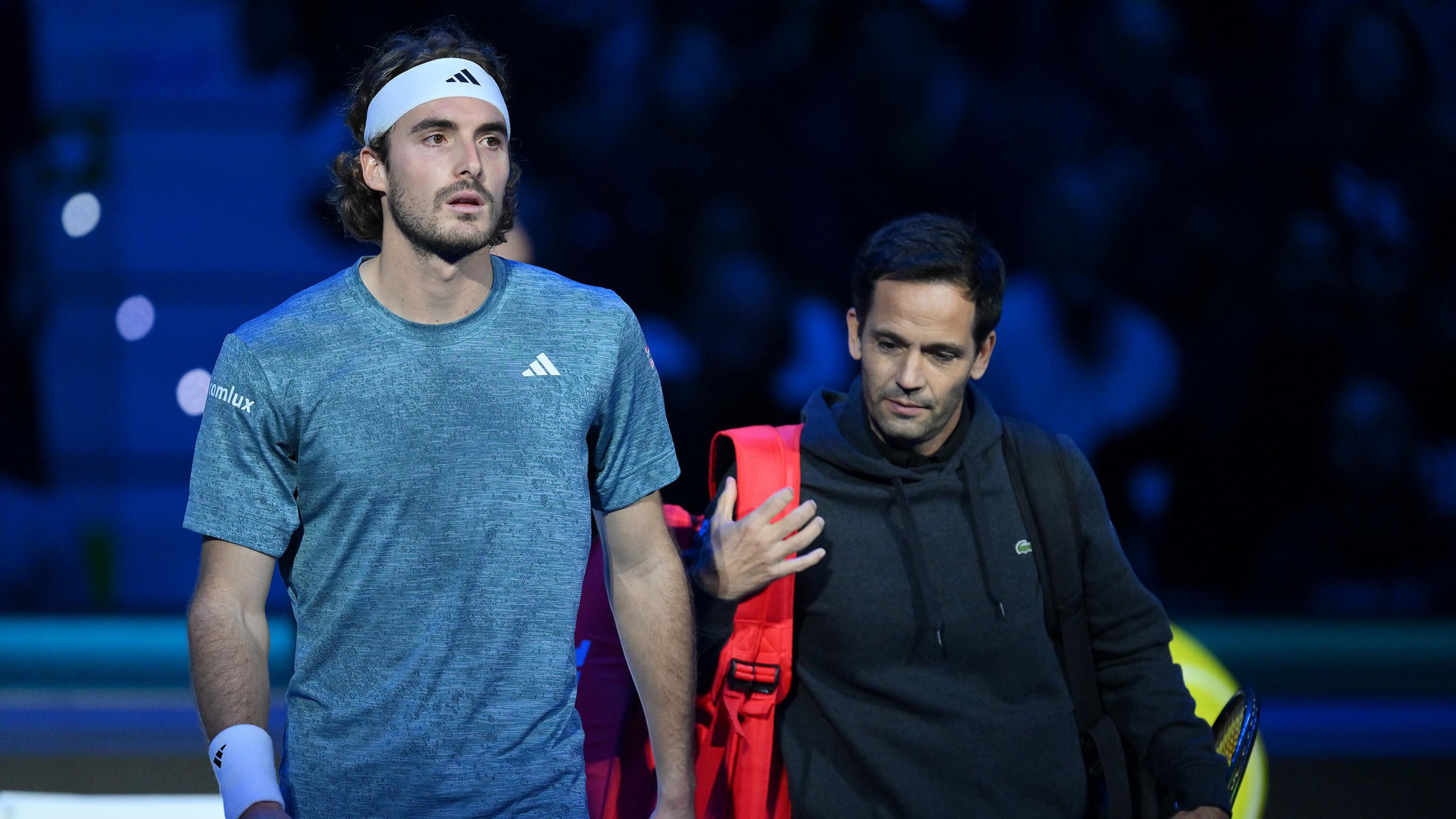 Atp Finals: Tsitsipas si ritira dopo soli tre game, Rune vince a tavolino