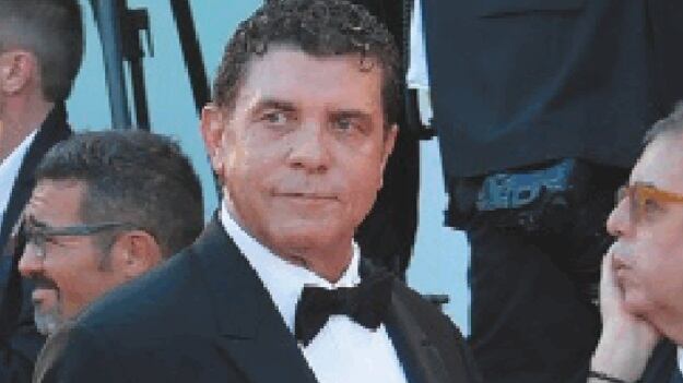 Abiti, gioielli e arredi di lusso. In manette il truffatore dei vip