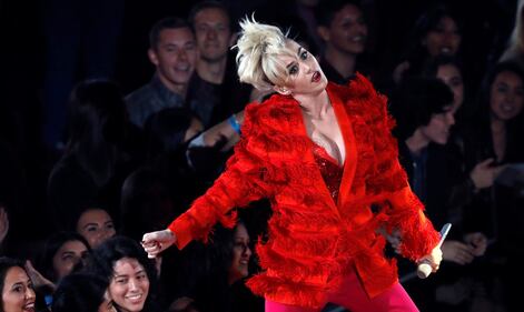 Katy Perry: denti sporchi sul red carpet 6