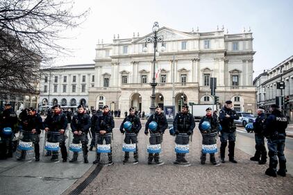 "Free Shahin". Il presidio pro Pal in piazza Scala 9