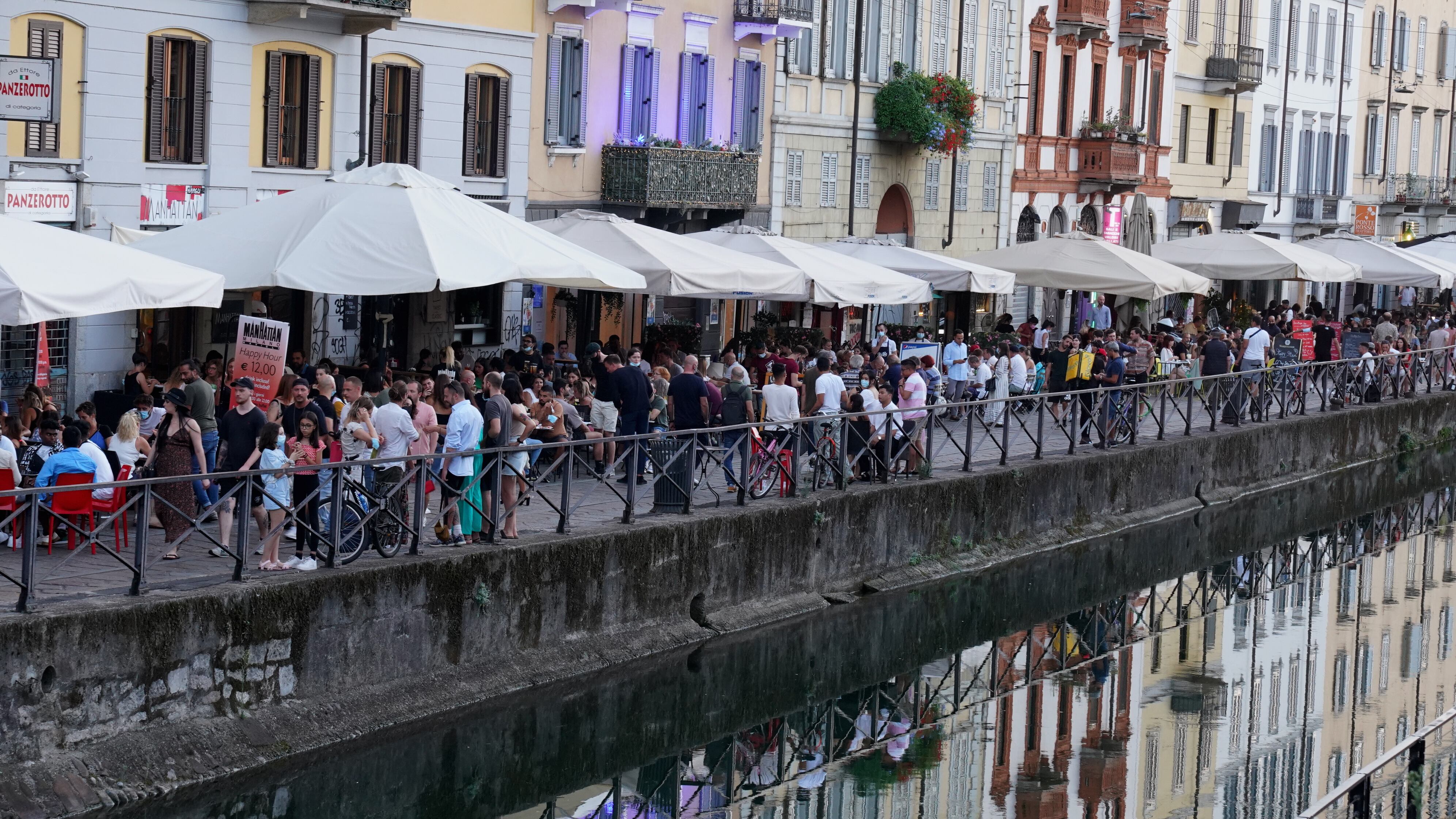Scattano i divieti per la movida. E le prime multe agli esercenti