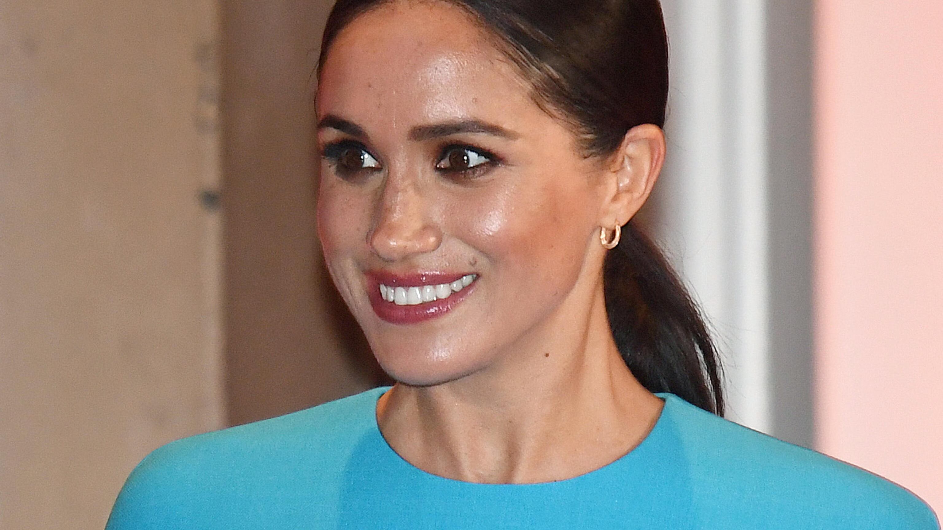 "È ossessionata da Lady D, la imita". Bufera sulla foto di Meghan Markle