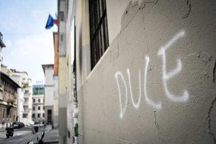 Milano, svastiche e scritte naziste sui muri del liceo Parini 4
