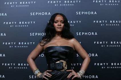 Rihanna hot, il corpetto è esplosivo 8