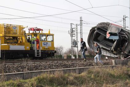 Al via le operazioni di rimozione del Frecciarossa deragliato 6