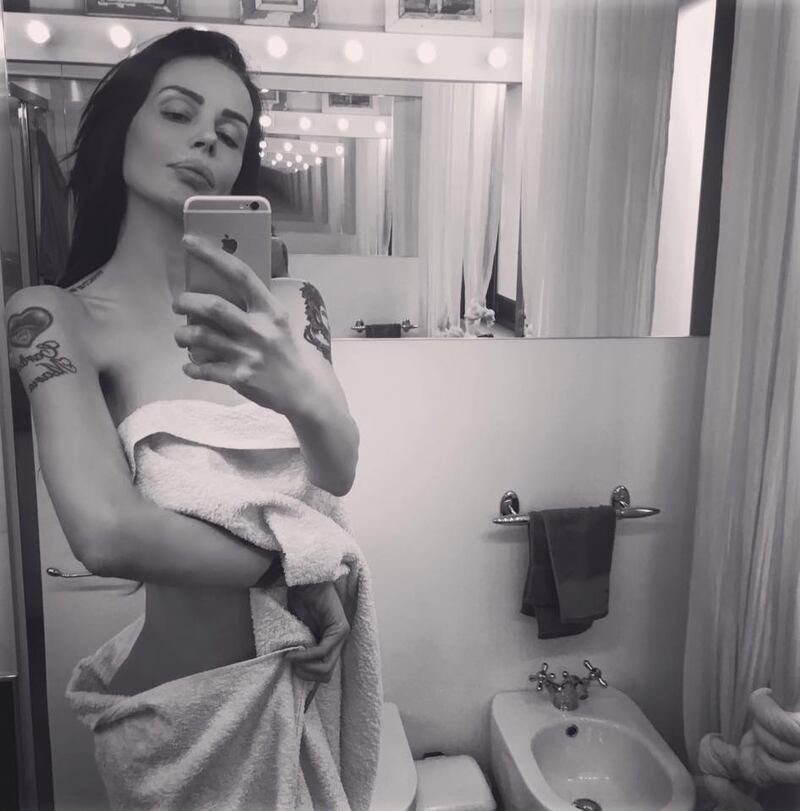 Nina Moric, le foto sexy 17
