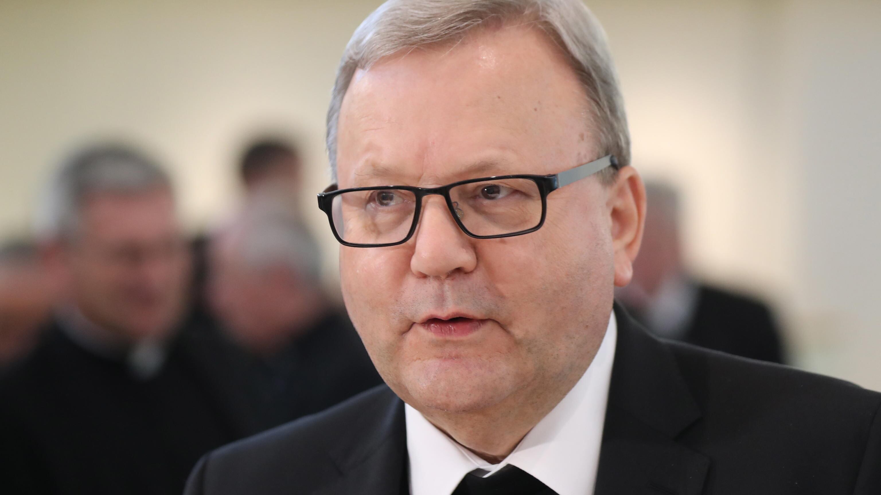 Silurato il vescovo tedesco favorevole a gay e preti sposati