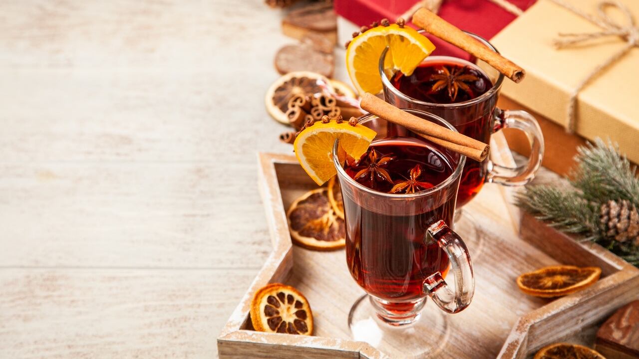 Vin brulé, proprietà benefiche e ricetta della deliziosa bevanda