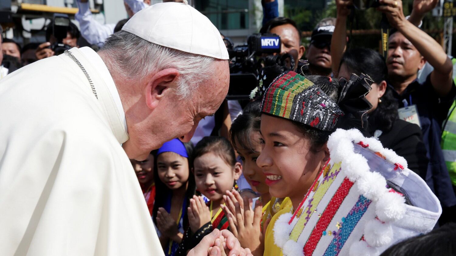 Il Papa vuole cambiare Padre Nostro: "Traduzione sbagliata"