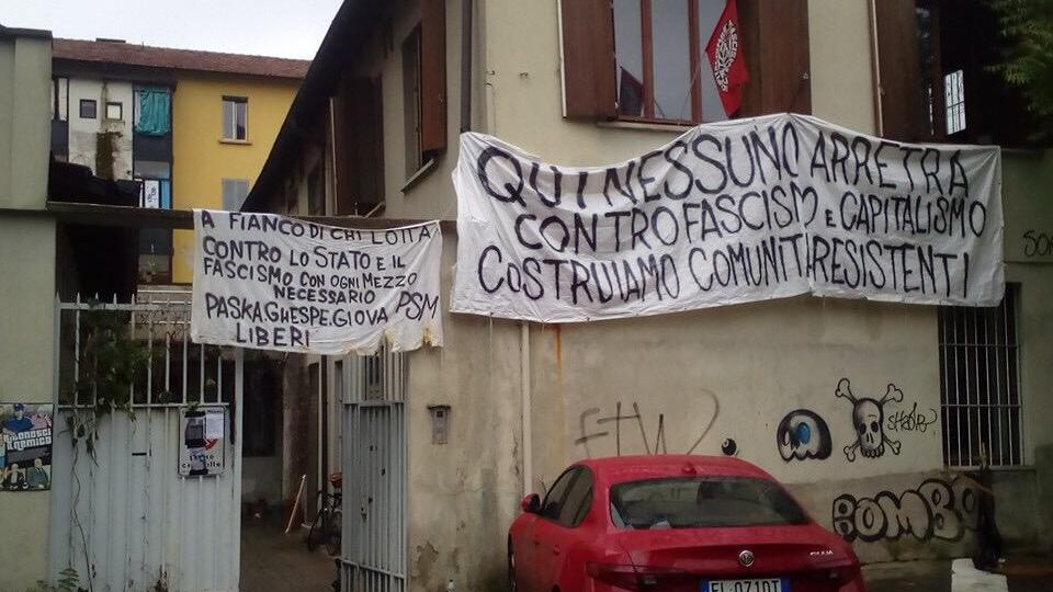 L'occupazione in diretta Facebook. Ma il Comune non ferma i centri sociali