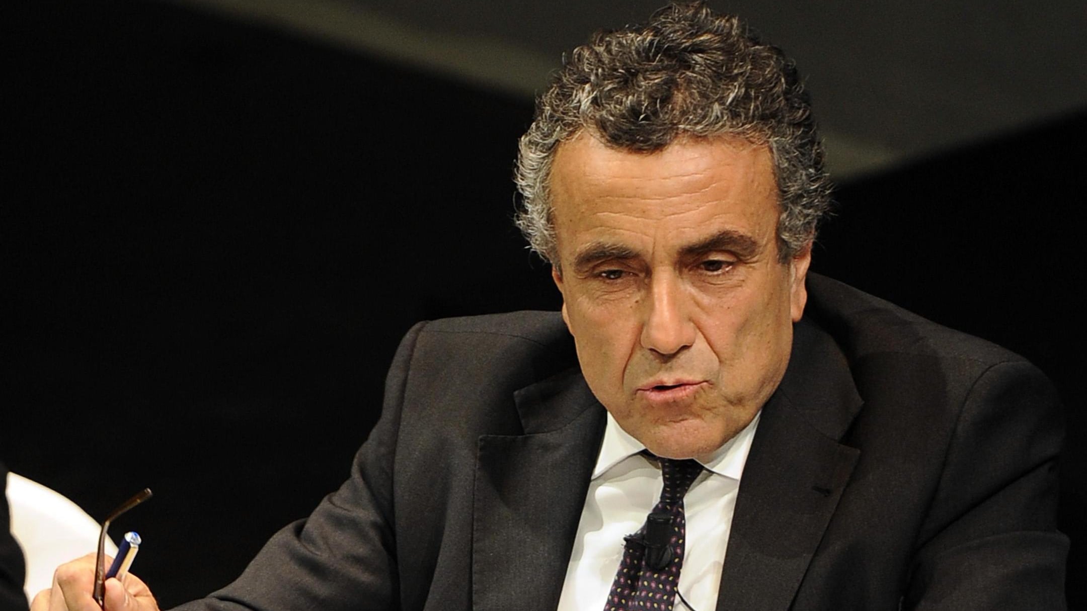 Due di picche di Barca a Renzi: "Io ministro? Ma siete matti"