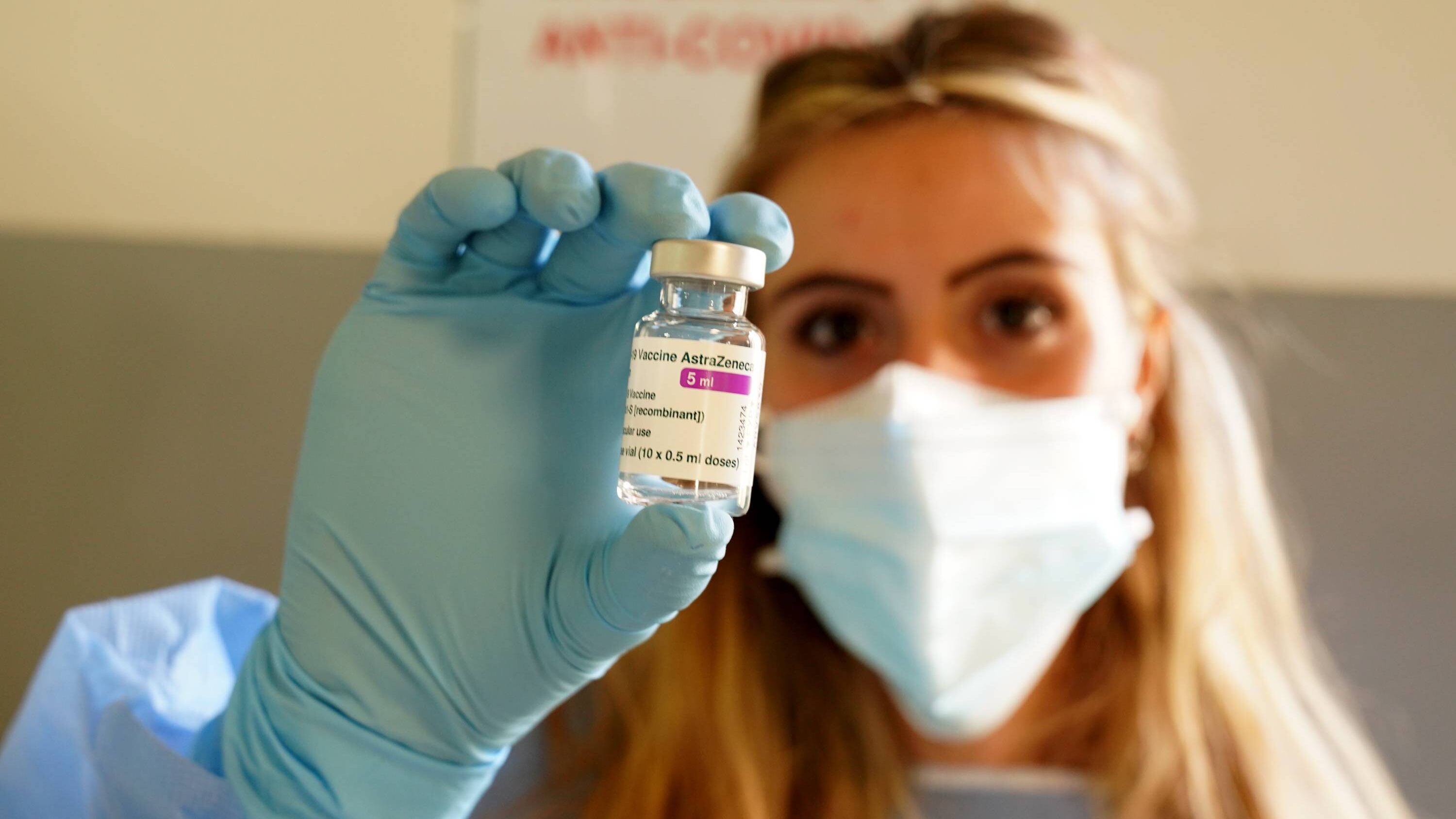 La Germania frena su Astrazeneca: "Seconda dose con un altro vaccino"