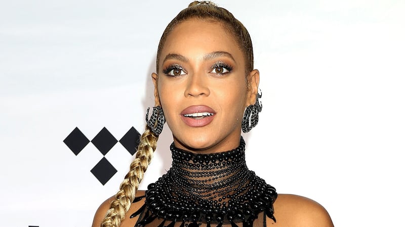 Beyoncé e Taylor Swift sexy dive in foto 9