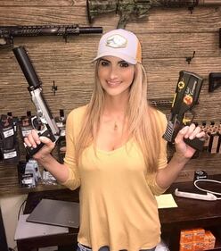 Le sexy soldatesse, che sbancano Instagram 3
