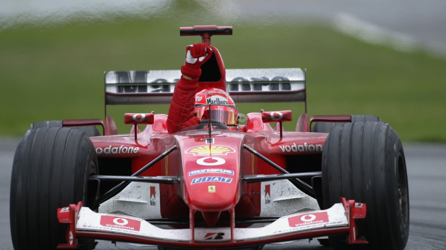 Leclerc lascia la Rossa giù dal podio