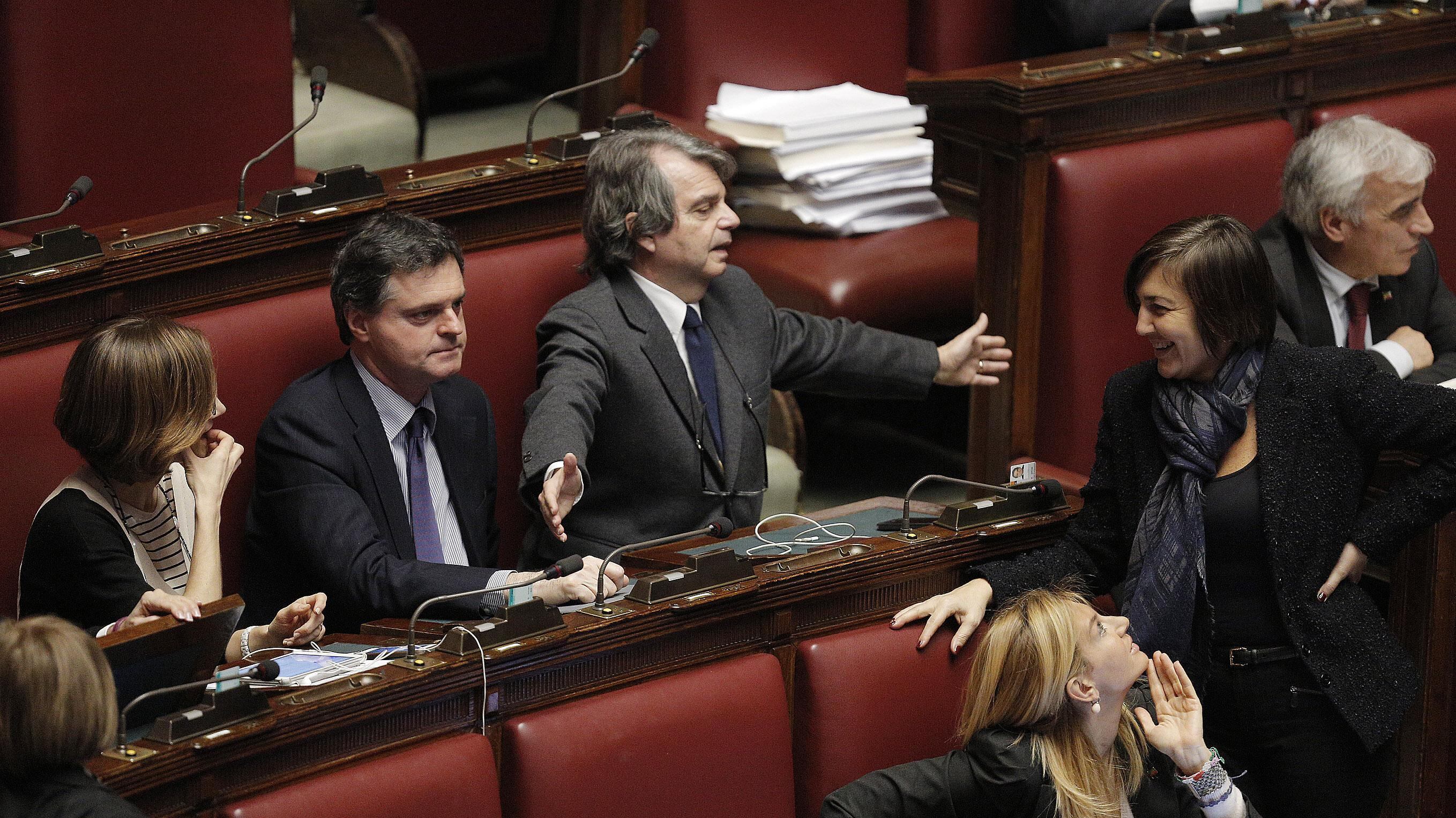 Lavoro, spot dell'Ue per Renzi Forza Italia smonta il "Jobs act"