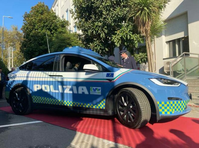 Tesla polizia stradale 1