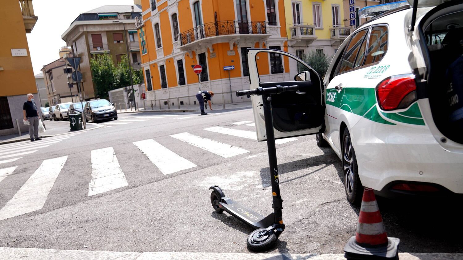 Cade con il monopattino, gravissimo all'ospedale