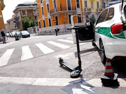 Cade con il monopattino, gravissimo all'ospedale