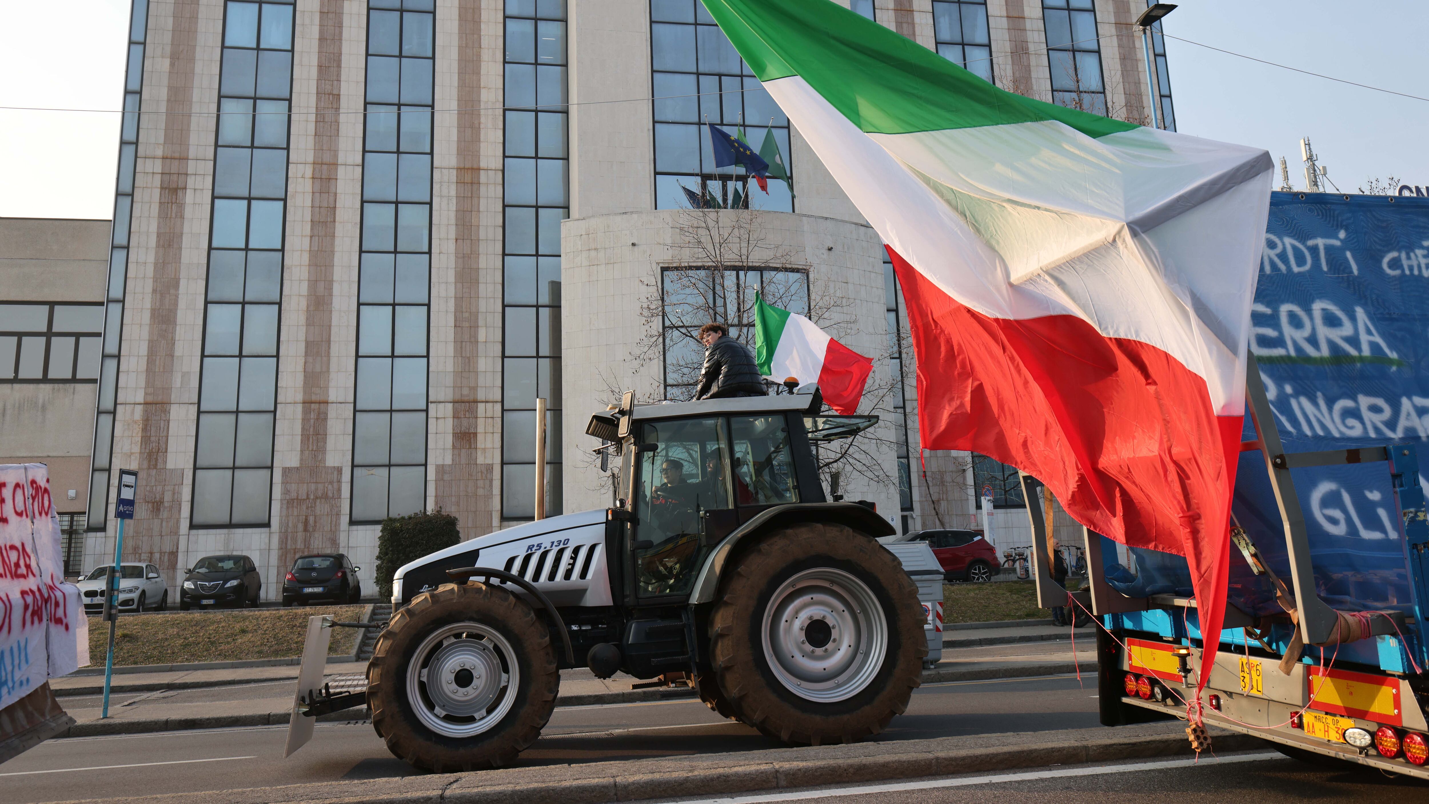 Meno vincoli, più diritti. La rabbia e l'orgoglio dei contadini italiani che mostrano i muscoli