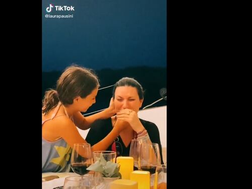 "Ma sono astemia...": il video della Pausini ubriaca diventa virale