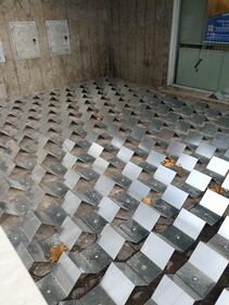 Roma, i dispositivi "anti-clochard" di piazza Augusto Righi 4