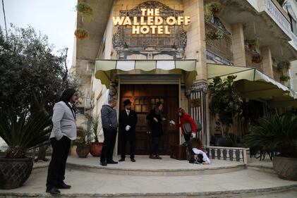 Banksy apre albergo a Betlemme 8