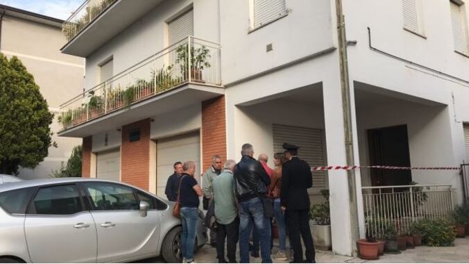 Legato e imbavagliato in casa. Muore ucciso da 3 rapinatori