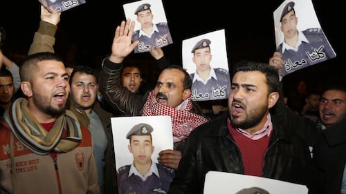 I parenti del pilota Kassasbeh chiedono la sua liberazione 5