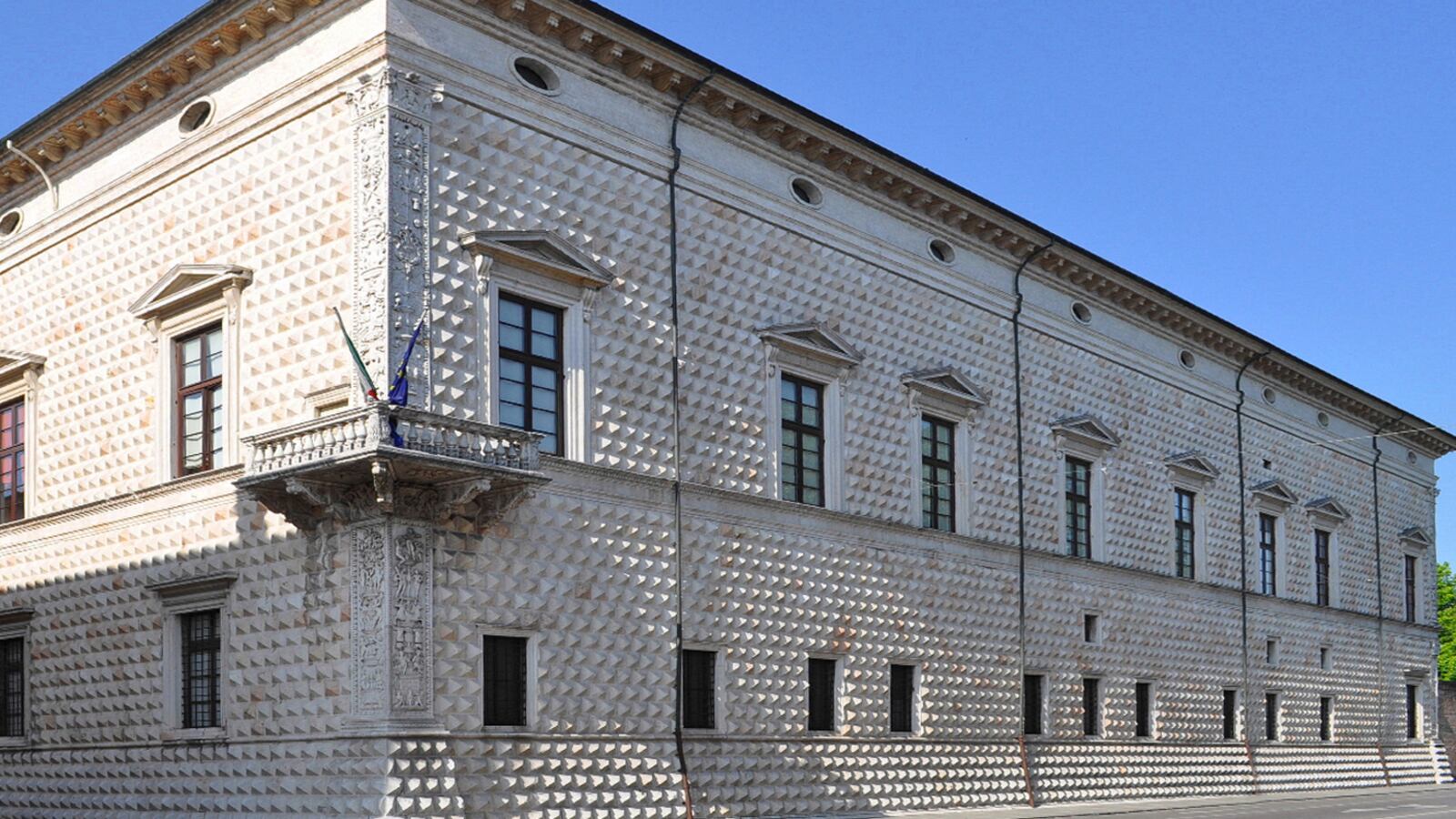 Palazzo dei Diamanti non va ampliato ma soltanto ammirato