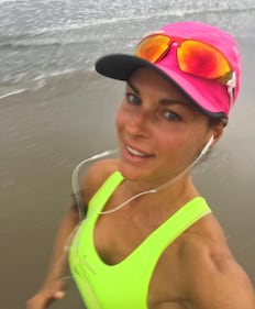 Martina Colombari, ultimo bagno sexy 17