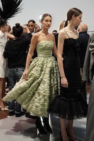 Bella Hadid sexy in passerella, foto 5