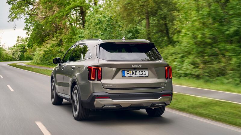 Kia Sorento PHEV 2025: guarda la gallery del nuovo SUV ibrido plug-in 17