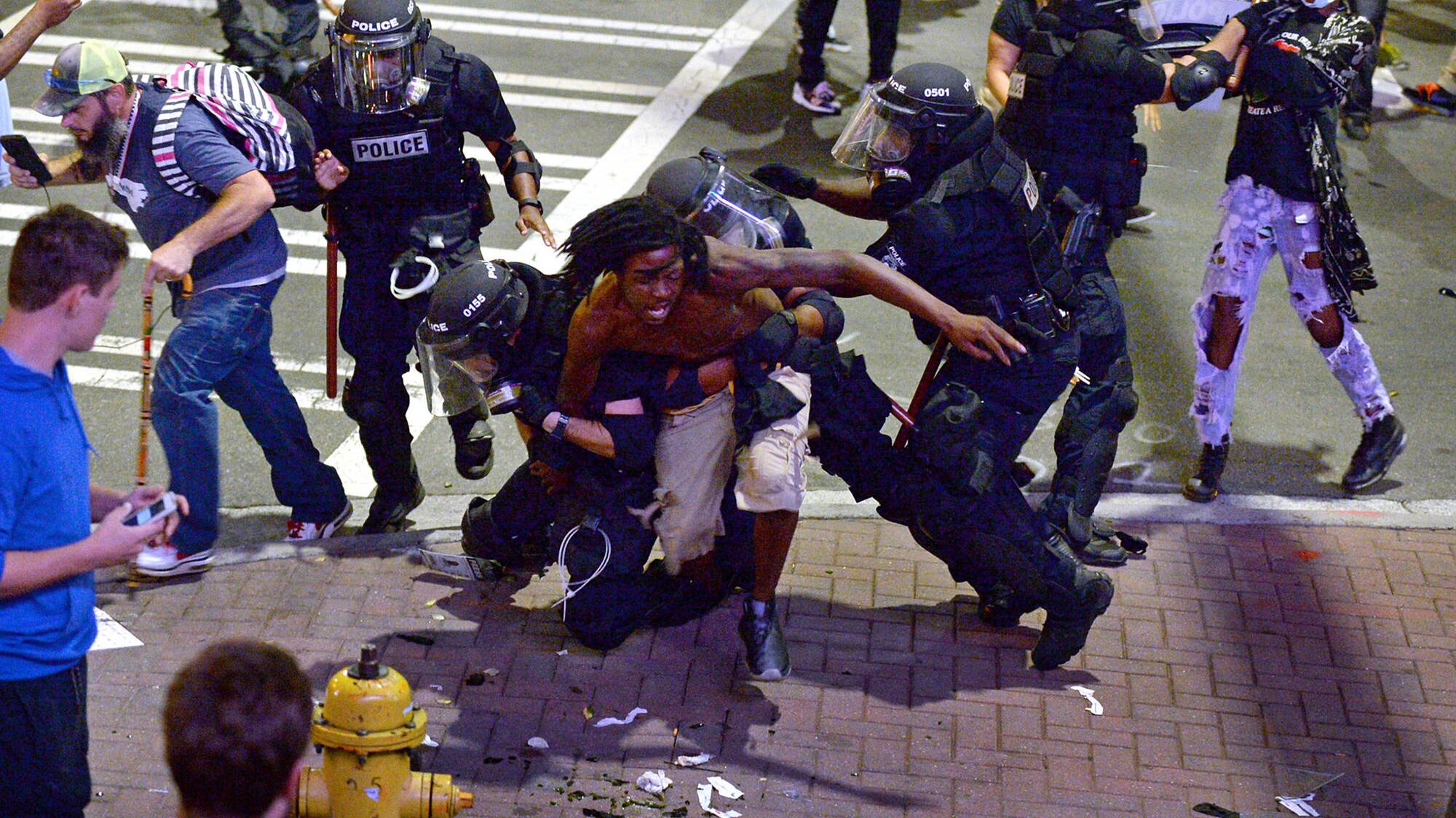Usa, nuova notte di scontri a Charlotte