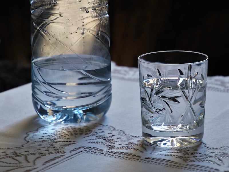 bere acqua